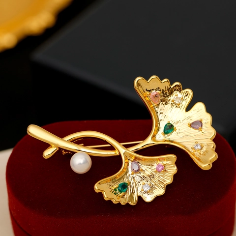 Spilla a Foglia di Ginkgo Vintage Rame Placcato Oro 18K Perla d'Acqua Dolce Zirconia Spilla a Fiore per Donna Gioielli per Banchetti di Nozze