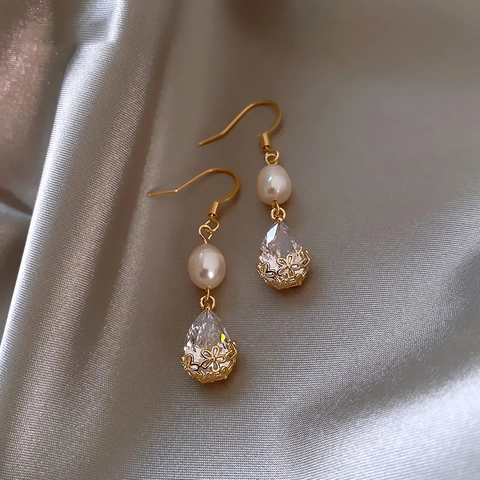 Vintage Elegant Carved Teardrop Zirconia Earrings For Women 925 Sterling Silver Post Freshwater Pearl Inlaid Drop Earrings Chinese Style Jewelry
