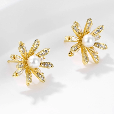 Elegant Daisy Flower Stud Earrings Copper Plating Rhinestones Artificial Pearl Women Fashion Temperament Jewelry Gift
