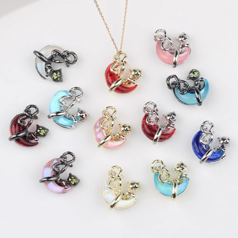 Pendentifs Chat sur Croissant de Lune en Alliage pour Création de Bijoux DIY Collier Bracelet Breloques Chaton en Résine pour Femme Cadeau