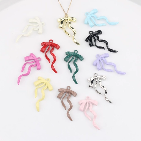 Ciondolo Fiocco in Lega di Zinco Forma di Nastro Smaltato DIY Accessorio per Collana Bracciale Orecchini