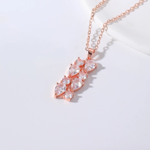 Collana con Pendente in Rame e Zirconia Moda Europea per Donna Ciondolo AAA Taglio a Pera Cluster Striscia Lunga Gioielli