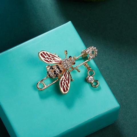 Vintage Alloy Bee Brooch Rhinestone Enamel Insect Safety Pin With Honeycomb Pendant Fashion Animal Chest Pin Jewelry For Women
