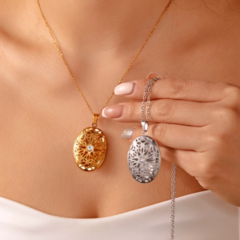 Vintage Stainless Steel Locket Necklace For Women Heart Oval Hollow Floral Engraved Photo Frame Pendant Rhinestone Jewelry