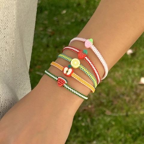 Handgefertigtes Gewebtes Frucht Armband Für Damen Teens Sommer Frisch Polymer-Ton Erdbeere Wassermelone Zitrone Apfel Charm Verstellbares Freundschaftsarmband
