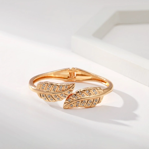 Bracciale Rigido Aperto Foglia Geometrica Vintage Francese Minimalista Placcato Oro Lega Intarsiato Strass Gioielli a Molla Moda per Donna