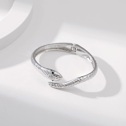 Bracciale Rigido a Serpente Stile Europeo Americano Retrò con Incisione Aperto Occhi di Strass Verdi Gioielli Moda Donna