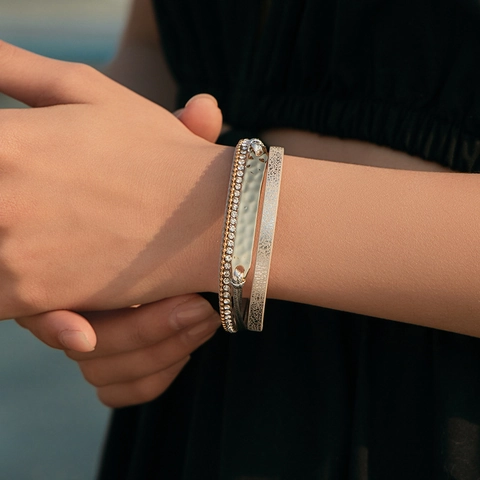 Handmade Bohemian Multilayer PU Leather Bracelet With Magnetic Buckle Alloy Rhinestone Pearl Feather Charm Wrap Bracelet For Women