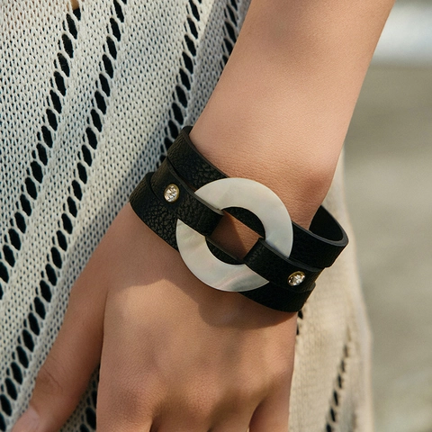 Fashion Multi-Layer Wide PU Leather Bracelet For Women Round Pearl Luster Resin Circle Rhinestone Cuff Magnetic Buckle Jewelry
