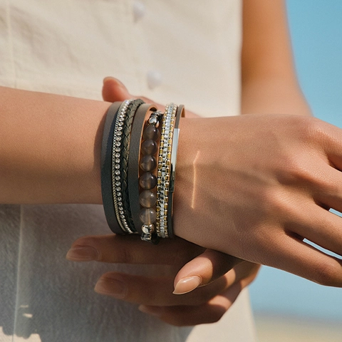 Pulsera de Cuero Multicapa Bohemia Hecha a Mano para Mujer Pulsera Envolvente de Strass y Cuentas Joyería de Estilo Étnico con Cierre Magnético