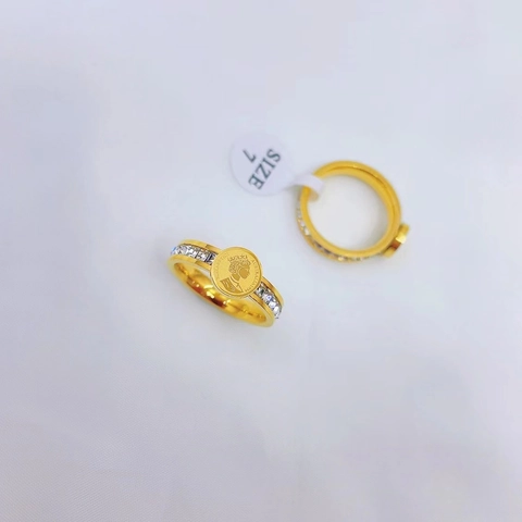 Vintage Gold Plated Titanium Steel Coin Ring Elizabeth II Portrait Rhinestone Inlaid Fashion Punk Finger Ring For Women