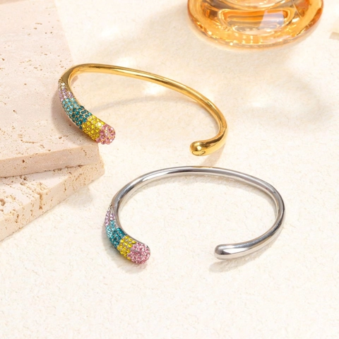 Brazalete Abierto en C de Acero Inoxidable para Mujer Bañado en Oro 18K Rhinestone Colorido Perla Artificial Joyería de Moda