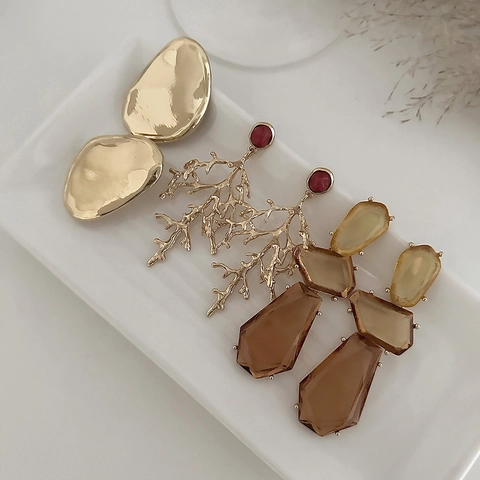 Exaggerated Gold Alloy Metallic Irregular Geometric Stud Earrings Amber Resin Gemstone Dangle Earrings With Stainless Steel Earring Post For Women Fashion Jewelry