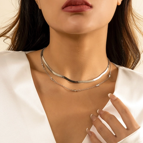 Punk Multilayer Metal Necklace For Women Minimalist Snake Bone Chain With Star Coin Pendant Knot Winding Jewelry Gift