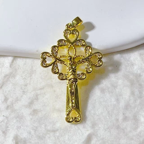 Copper Zircon Cross Pendant For Women Vintage Gold Silver Plated Crucifix With Rose Heart Pattern Religious Jewelry Accessory