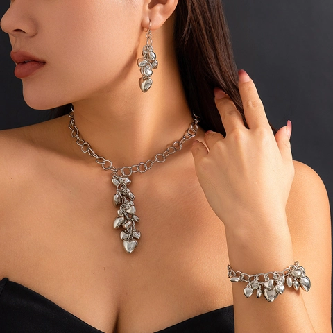 Vintage Europese Legering 3D Hart Cluster Hanger Ketting Goud Zilver Verguld Tassel Choker Sieradenset Voor Dames Feest Bruiloft