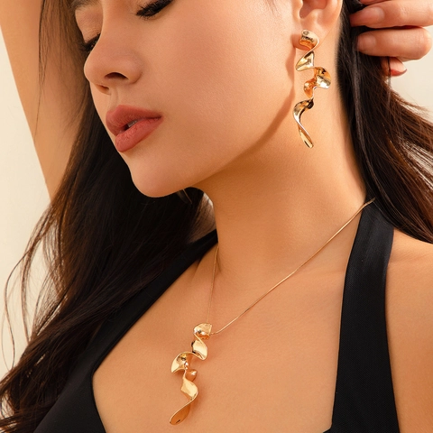 Minimalistisches Legierung Geometrisches Schmuckset Damen Flüssiges Metall Design Gold Silber Spirale Halskette Ohrringe