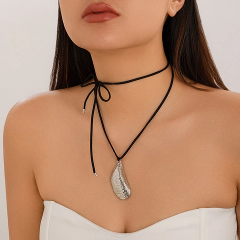 Collier Ras du Cou Pendentif Larme en Alliage Texture Rayée Irrégulière Métal Nœud Cordon Noir Bijoux Pour Femmes