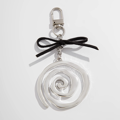 Minimalist Legierung Spiral Gehämmerter Schlüsselanhänger Mit Schwarzer Wildleder Schleife Retro Metall Anhänger Damen Schmuck