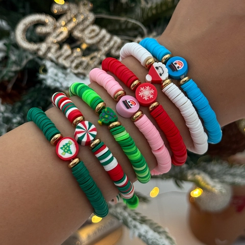 Ensemble de Bracelets en Perles de Noël pour Femmes Perles Heishi en Pâte Polymère Lettres Merry Christmas Breloques Bonhomme de Neige Renne Sapin Bijoux Cadeau Fête