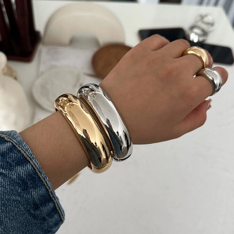 Vintage Metal Square Chunky Bangle For Women Fashion Glossy Alloy Hinged Cuff Bracelet Statement Minimalist Jewelry