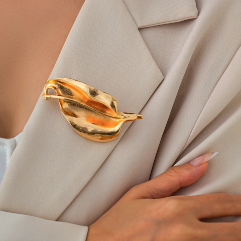 Spilla Foglia Irregolare in Lega di Zinco per Donna Elegante Spilla in Metallo Lucido per Abiti Blazer Festa Gioielli Moda