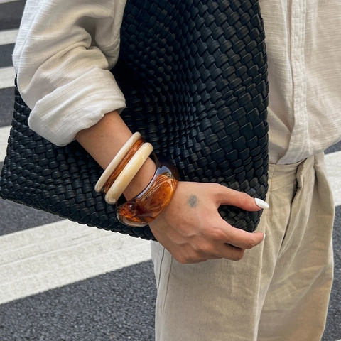 Vintage Chunky Harz Armreif Armband Für Damen Geometrisch Marmoriert Bernstein Creme Abgetöntes Weiß Handgefertigt Modeschmuck