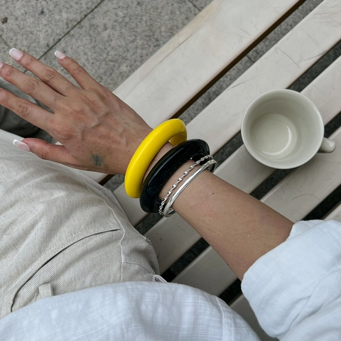 Minimalistische Chunky Hars Armring Voor Vrouwen Geometrische INS Stijl Effen Kleur Geel Zwart Breed Rond Gepolijst Sieraden