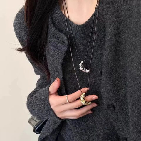 Koreanische Mode Minimalistische Croissant Anhänger Halskette Für Damen Retro Legierung Gold Silber Schwarz Rot Lederschnur Lange Pulloverkette Schmuck