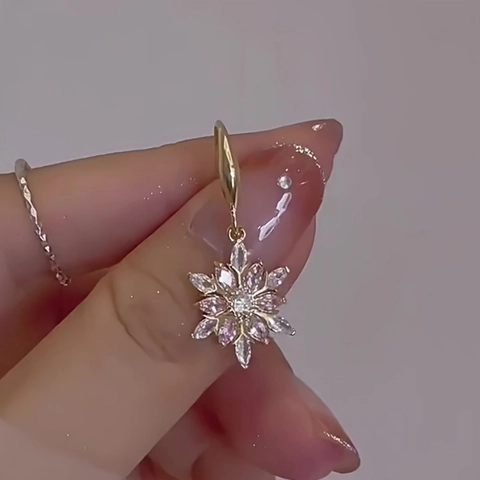 Elegante Vergoldete Kupfer Schneeflocke Hängeohrringe Mit Rosa Weißem Zirkonia Weihnachtsfeier Schmuck Geschenk Für Damen