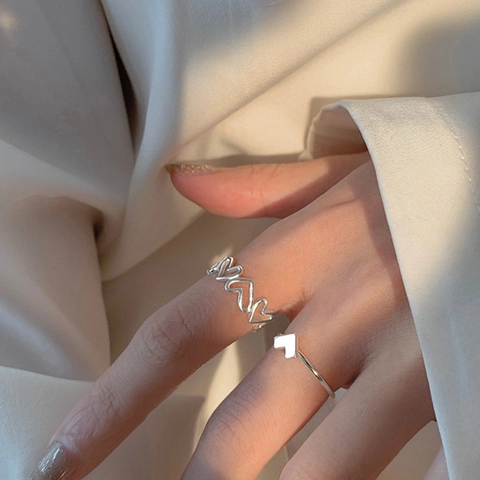 Bague Ouverte Cœur Creux Minimaliste pour Femme Alliage Électroplaqué Couleur Argent Bague Réglable Bijoux Empilables de Personnalité