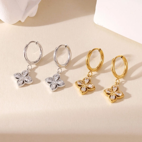 Pendientes de Aro de Acero de Titanio Trébol de Cuatro Hojas Colgantes de Flor de Zirconia Oro Plata Chapado Joyería Elegante Mujer