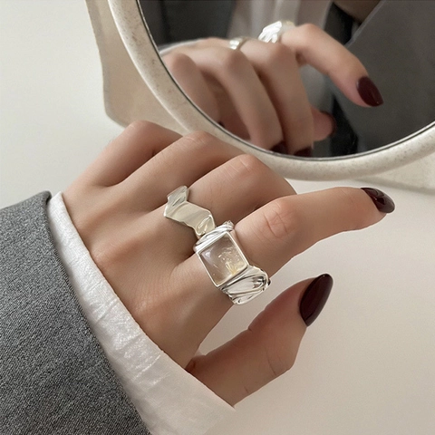 Geometrischer V-Förmiger Offener Ring Quadratischer Stein Retro Falten Design Hip Hop Damen Schmuck