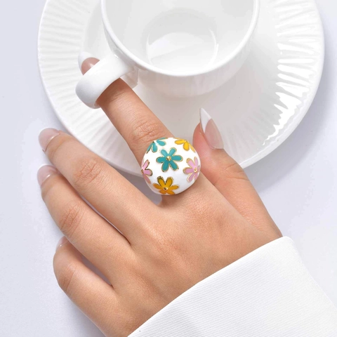 Vintage French Niche Design White Enamel Flower Dome Ring For Women Stainless Steel Gold Plated Statement Rings Jewelry