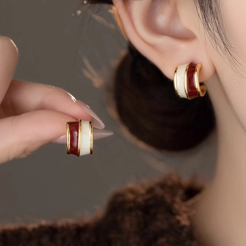Vintage Maillard Style Alloy Enamel C-Shaped Earrings For Women Geometric Striped Minimalist Stud Earrings Autumn Winter Jewelry
