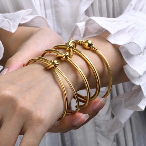 Braccialetto Aperto a Nodo in Acciaio Inossidabile Minimalista per Donna Design a Nodo Galvanizzato Lucido Gioielli di Moda Regalo