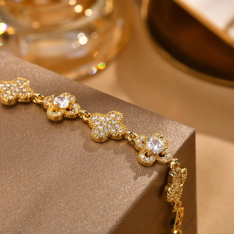 Bracciale a Quadrifoglio in Rame alla Moda per Donna Elegante Bracciale a Catena con Fiori in Zirconia AAA Placcato Oro Gioielli Regalo