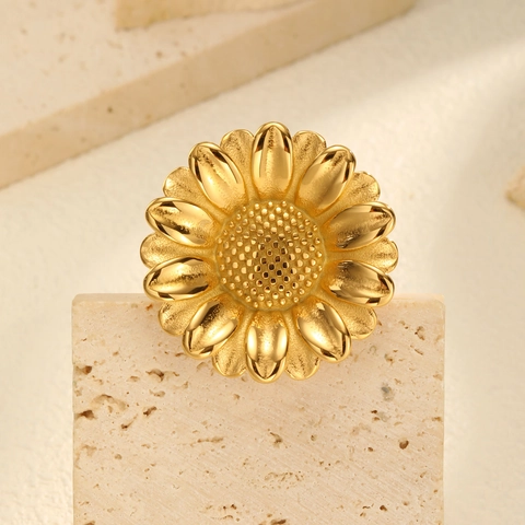 Stainless Steel Daisy Flower Brooch Gold Sunflower Badge Pins For Women INS Style Fashion Jewelry Minimalist Gift