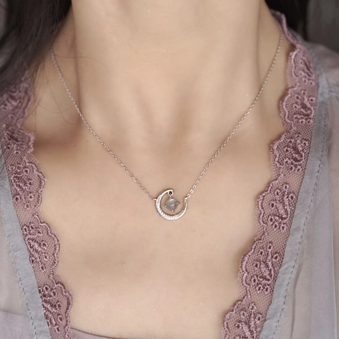 Elegant Copper Crescent Moon Pendant Necklace For Women Rhinestone Inlaid Glass Moonstone Choker Fashion Jewelry Gift