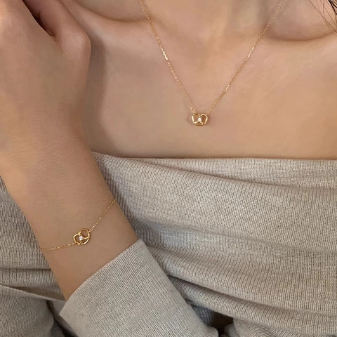 Collar de Pendiente Pretzel de Plata S925 Bañada en Oro Con Zirconia Cadena de Clavícula Nudo de Corazón Minimalista Mujer