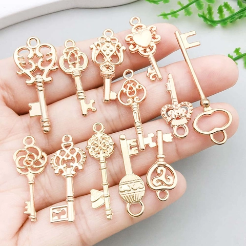 Vintage Zinc Alloy KC Gold Hollow Heart Key Pendants For DIY Jewelry Making Necklace Bracelet Women Charms Accessories
