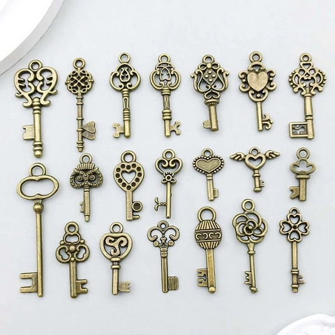Vintage Antique Bronze Zinc Alloy Skeleton Key Pendants Hollow Out Heart Owl Crown Charms For DIY Jewelry Making Accessories
