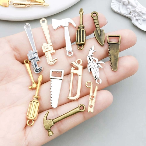 Pendentifs Mini Outils en Alliage de Zinc Mixtes 100pcs Or Argent Bronze Marteau Clé Scie DIY Bijoux Accessoires