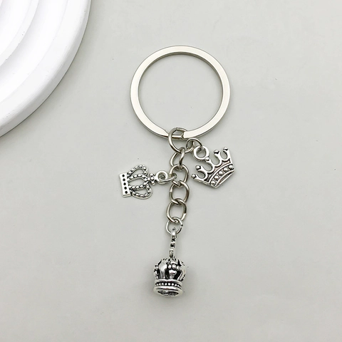 Portachiavi Corona in Lega di Zinco Argento Antico Vintage Pendente Retro Design Traforato Anello in Metallo Ornamento Decorativo