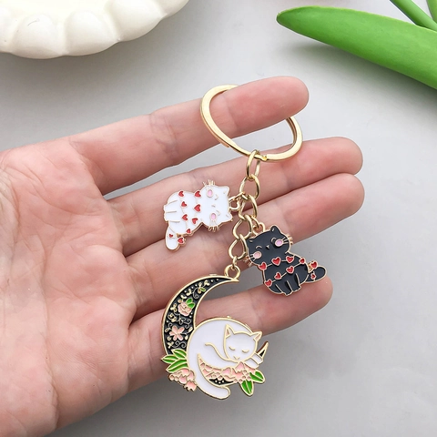 Cute Enamel Zinc Alloy Moon Cat Keychain Gold Metal Animal Pendant Heart Flower Pattern Cartoon Bag Key Ring Ornament For Women Gift