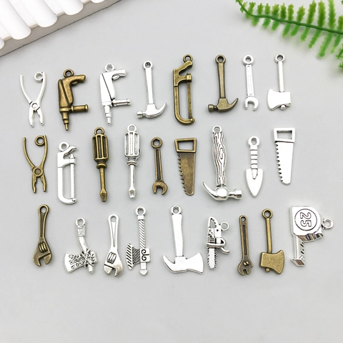 Pendentifs Mini Outils de Quincaillerie en Alliage de Zinc Clé Marteau Scie Hache Tournevis Charms DIY Argent Bronze Antique Accessoire de Bijouterie