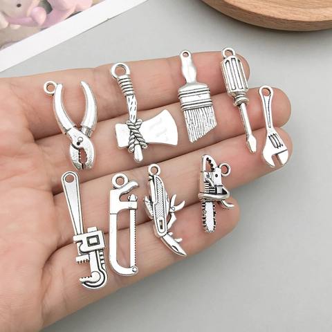Pendentifs d'Outils de Quincaillerie en Alliage Argent Antique Clé Hache Scie Tournevis Pour la Fabrication de Bijoux DIY
