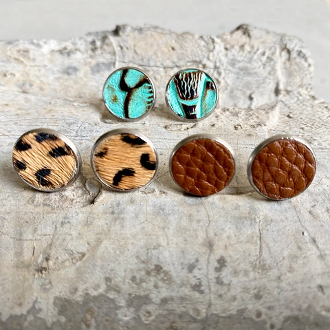 3 Paia di Orecchini a Bottone Tondi in Acciaio Inossidabile e Vera Pelle Vintage Leopardati con Stampa Animale Donna Gioielli
