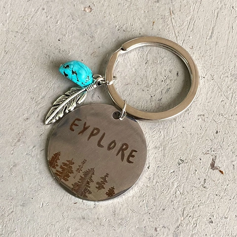 Western Turquoise Stainless Steel Alloy Round Keychain Explore Wander Soar Engraved Feather Sunflower Arrow Pendant Key Ring