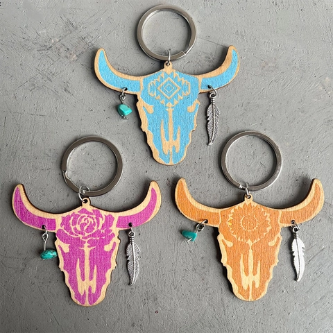 Vintage Western Cowboy Bull Head Wooden Keychain With Artificial Turquoise Metal Feather Pendant Boho Longhorn Key Ring For Men Women